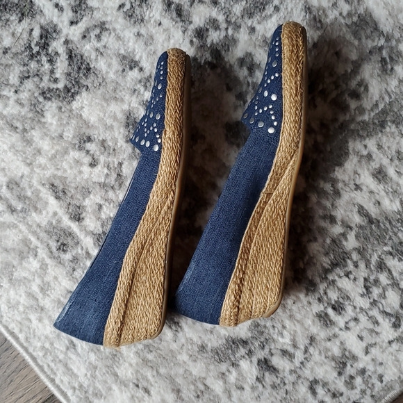 Easy Spirit Denim Slip-on 1.5 inch low wedge shoes Sz 8.5 - Picture 2 of 6